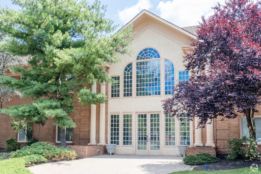 More Photos Of 24 S Holmdel Rd, Holmdel Medical For Lease