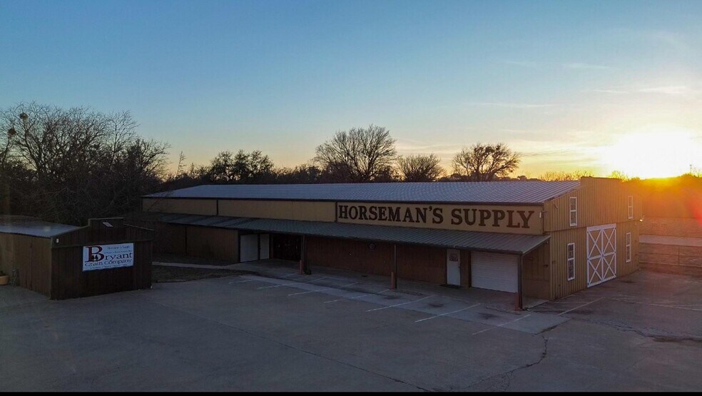 More Photos Of 2020 Fort Worth Hwy, Weatherford Freestanding For Sale