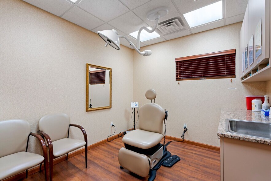 More Photos Of 29 Green St, Huntington Medical For Sale