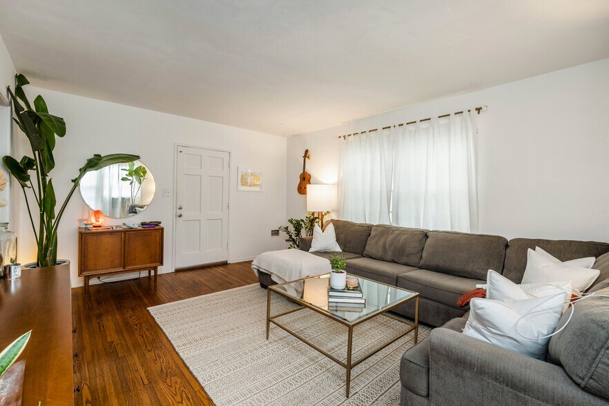 More Photos Of 445 N Spaulding Ave, Los Angeles Apartments For Sale