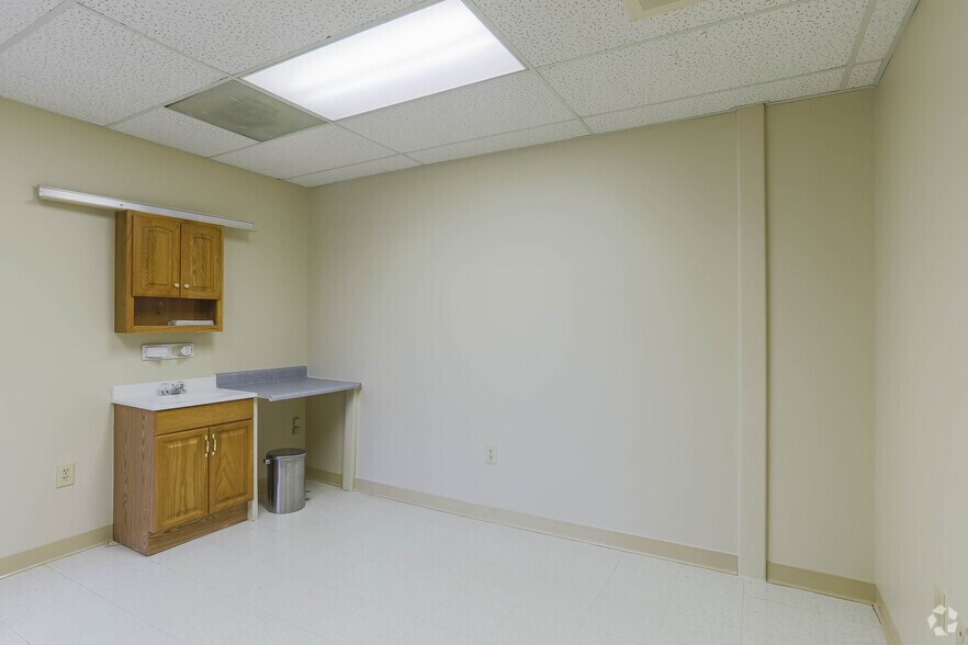 More Photos Of 20 Highland Park Dr, Uniontown Medical For Sale