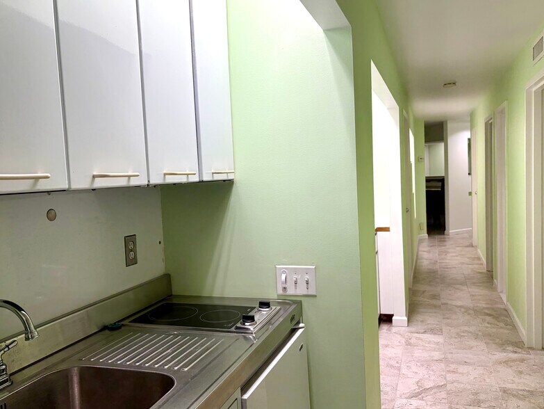 More Photos Of 220 E 30th St, New York General Retail For Lease