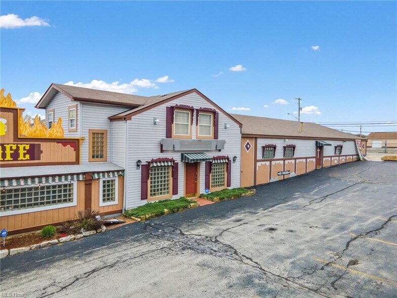 More Photos Of 28-34 Jacobs Rd, Youngstown Restaurant For Sale