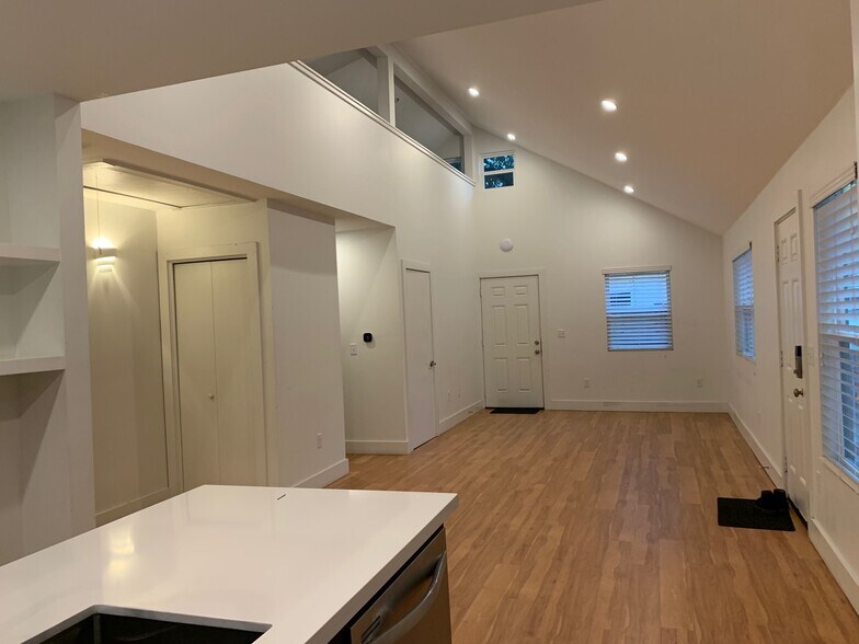 More Photos Of 1601 Holly St, Austin Medical For Lease