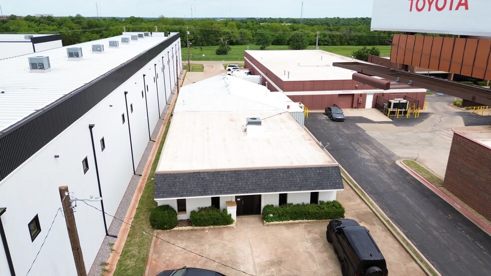More Photos Of 7624 N Broadway Ext, Oklahoma City Office For Sale