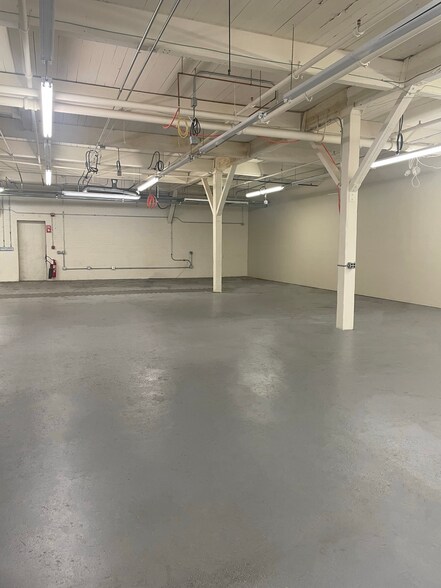 More Photos Of 34 Tower St, Hudson Warehouse For Lease