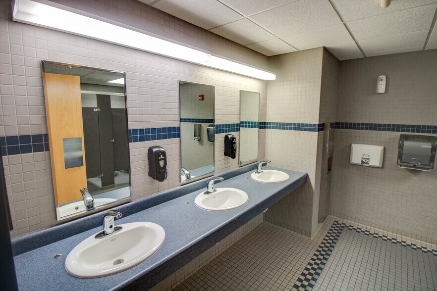 More Photos Of 18400 Shipman Rd, Carlinville Schools For Sale