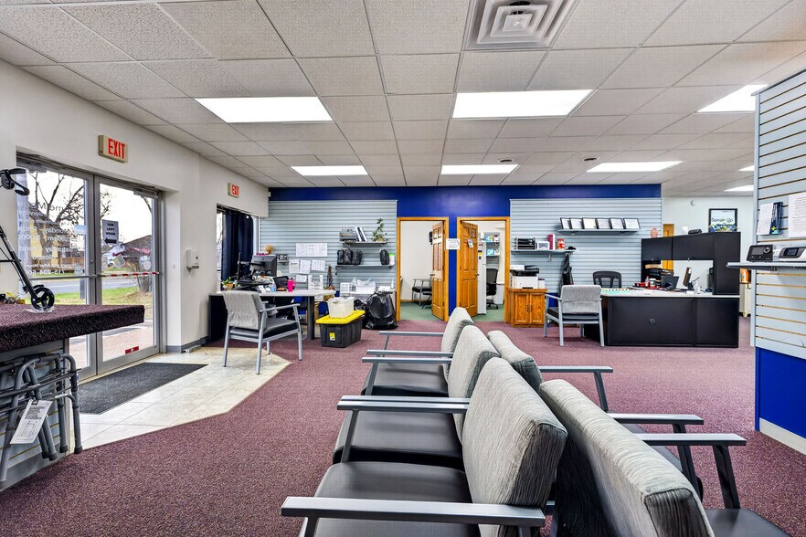 More Photos Of 1590 Macauley Ave, Rice Lake Flex For Sale