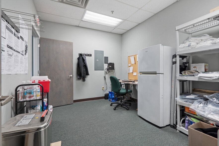 More Photos Of 29 Lafayette Rd, North Hampton Storefront Retail Office For Lease