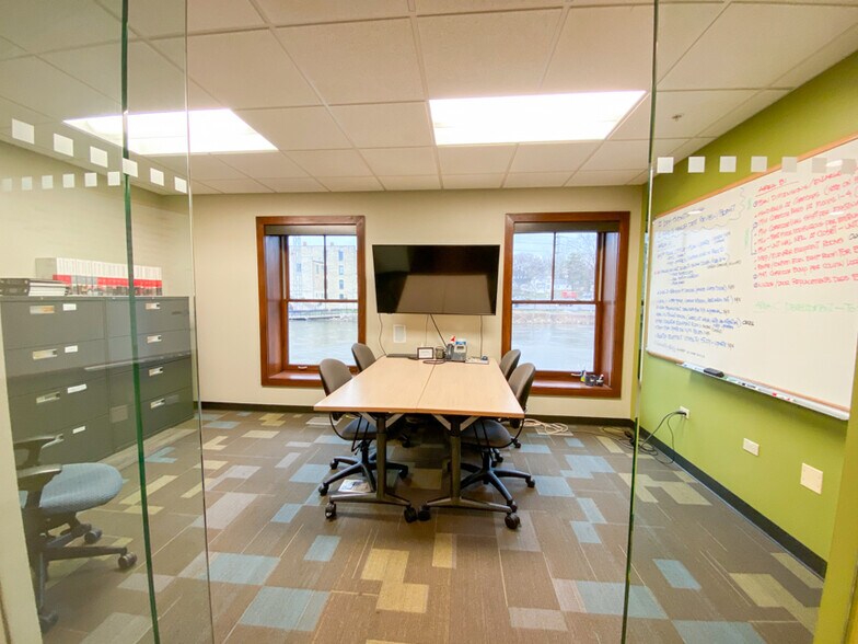 More Photos Of 10 S Shumway Ave, Batavia Office For Lease