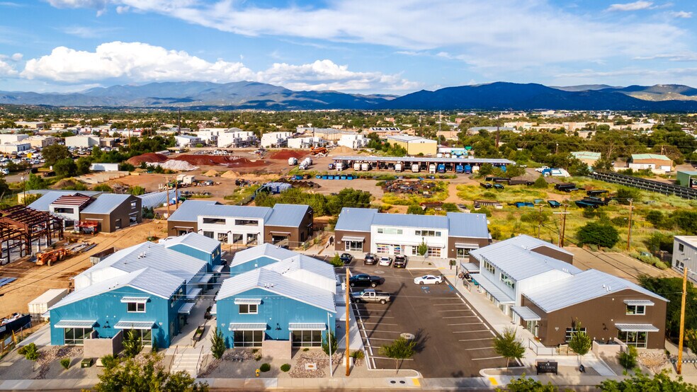 More Photos Of 1189 Parkway Dr, Santa Fe Showroom For Sale