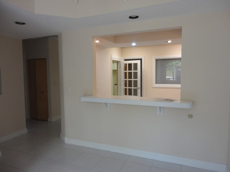 More Photos Of 461-481 E Hillsboro Blvd, Deerfield Beach Office For Lease