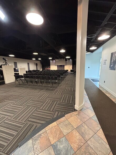 More Photos Of 914 Middle River Rd, Middle River Religious Facility For Sale