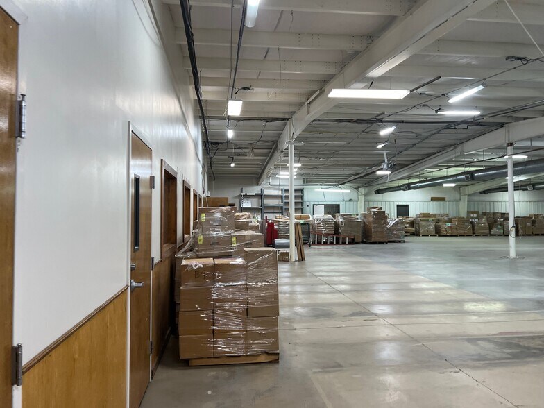 More Photos Of 374 Industrial Park Dr, Boone Showroom For Lease