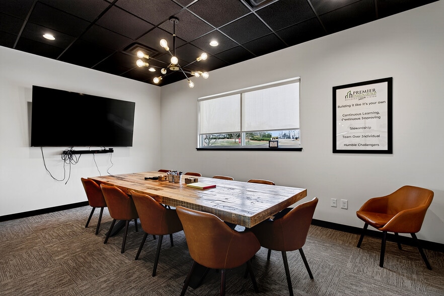 More Photos Of 1031 Parkway Dr, Spring Hill Office For Lease