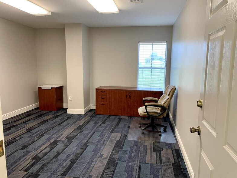 More Photos Of 2717 Ruby, Gonzales Service For Lease