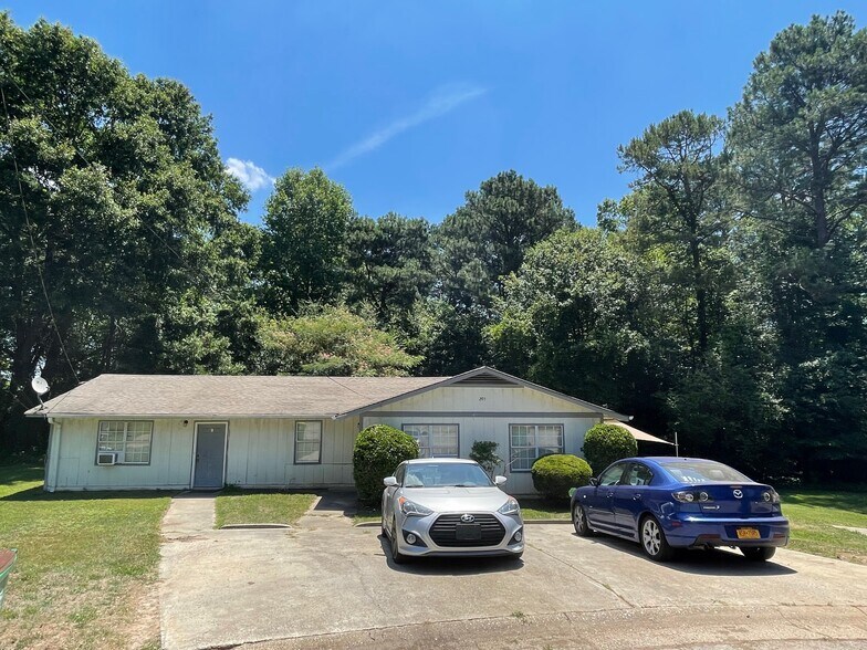 More Photos Of 205 Glenview Ter, Winder Multifamily For Sale