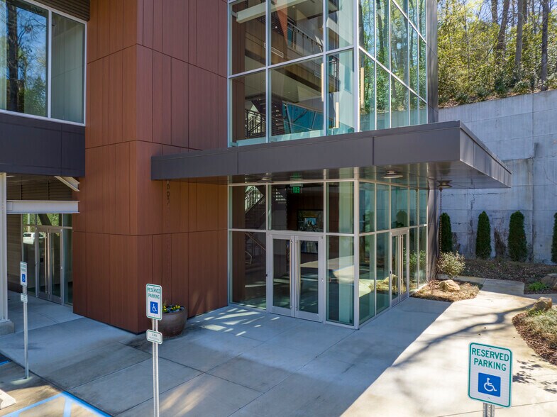 More Photos Of 2101 Old Columbiana Rd, Vestavia Hills Office For Lease