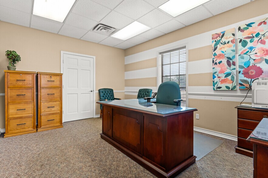 More Photos Of 112 US Highway 271 N, Gilmer Office For Lease