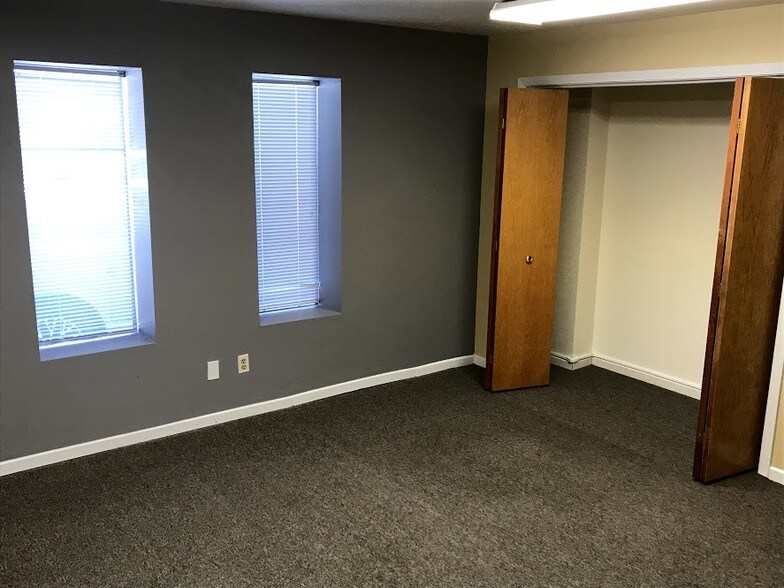 More Photos Of 3768 Norwood Dr, Littleton Warehouse For Lease