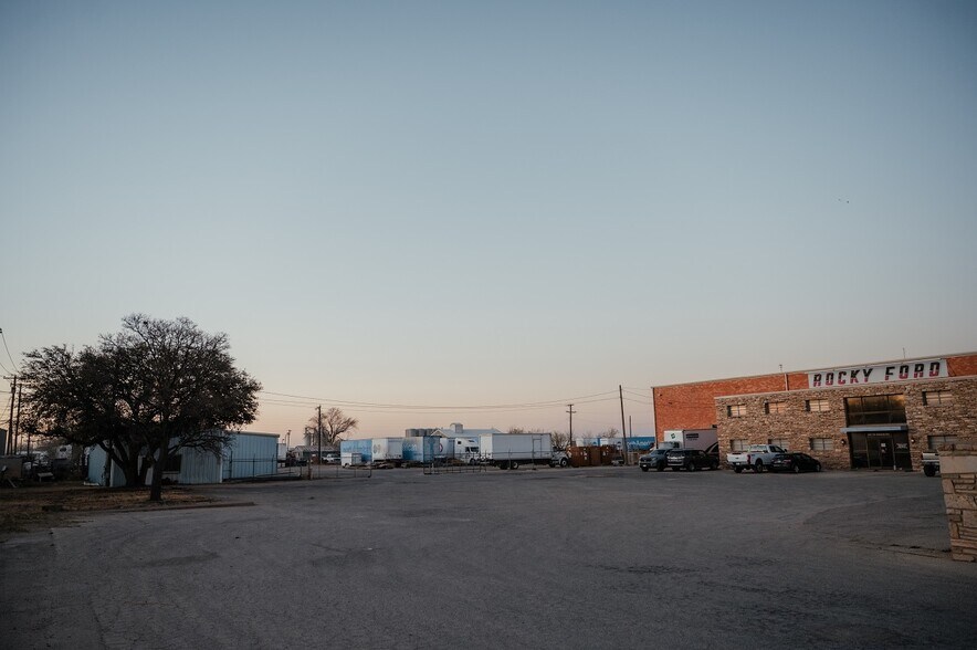 More Photos Of 3411 W Industrial Ave, Midland Distribution For Sale