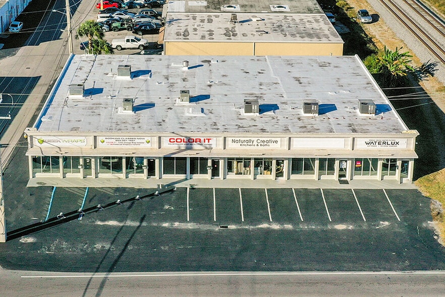 More Photos Of 959 NE Floranada Rd, Oakland Park Showroom For Lease