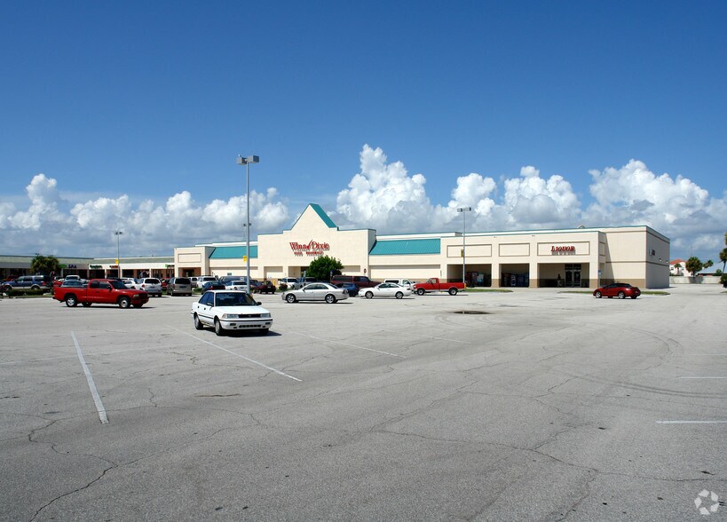 Primary Photo Of 959-991 E Eau Gallie Blvd, Melbourne Supermarket For Lease