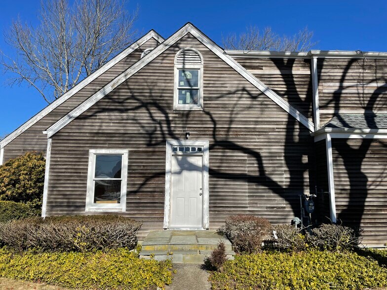 More Photos Of 339 Meeting House Ln, Southampton Healthcare For Sale