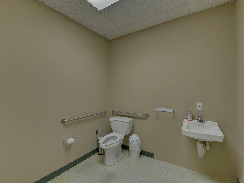 More Photos Of 134 Hurricane Shoals Rd, Lawrenceville Storefront Retail Office For Sale