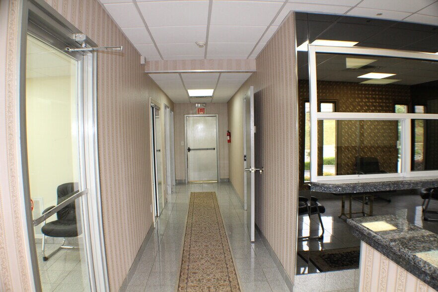More Photos Of 1637 N Eastman Rd, Kingsport Office For Lease