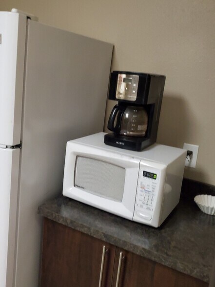 More Photos Of 940 W 17th St, Santa Ana Unknown For Lease
