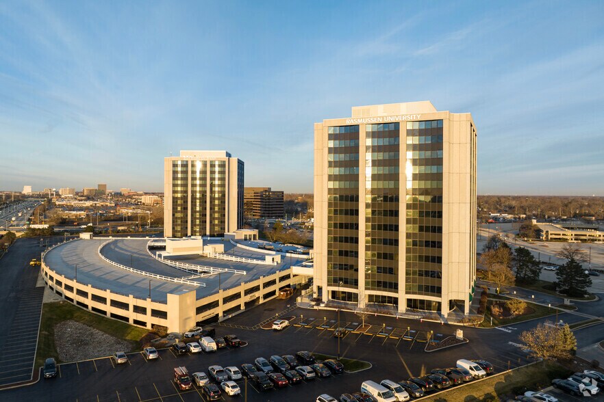 More Photos Of 1415 W 22nd St, Oak Brook Office For Lease