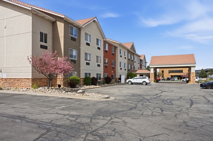 More Photos Of 10680 S Auto Mall Dr, Sandy Hotel For Sale