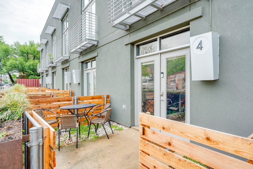 More Photos Of 1305 E 6th St, Austin Office For Lease