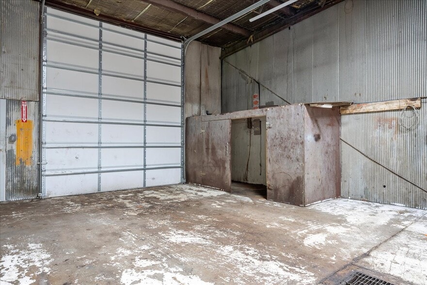 More Photos Of 2302 W Lincolnway, Cheyenne Light Manufacturing For Sale