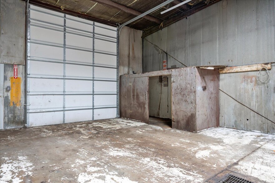 More Photos Of 2302 W Lincolnway, Cheyenne Light Manufacturing For Lease