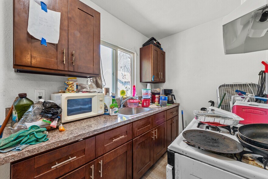 More Photos Of 1323 E Adams Blvd, Los Angeles Apartments For Sale