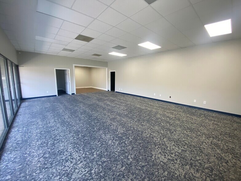 More Photos Of 640 Matthews Mint Hill Rd, Matthews Showroom For Lease