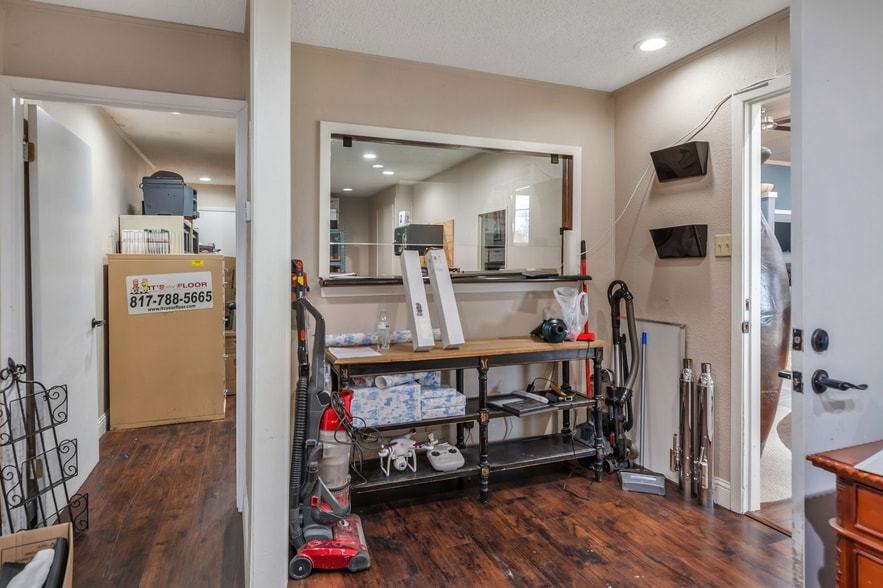 More Photos Of 8101 Grapevine Hwy, North Richland Hills Showroom For Sale