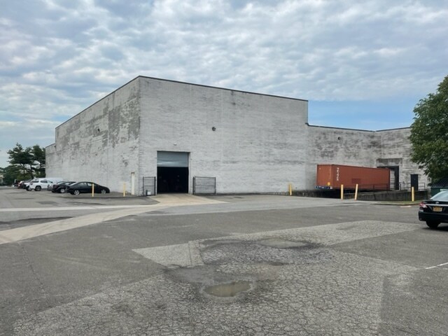 More Photos Of 50 Wireless Blvd, Hauppauge Manufacturing For Lease