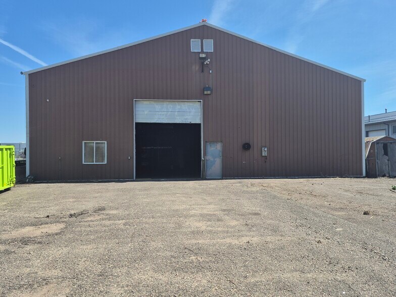 More Photos Of 2295 McKnight Rd N, North Saint Paul Warehouse For Lease