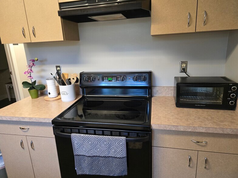 More Photos Of 465 Warren Ave, Longwood Office For Lease