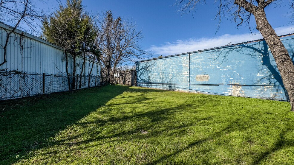 More Photos Of 719 E Highway 67, Duncanville Industrial For Sale