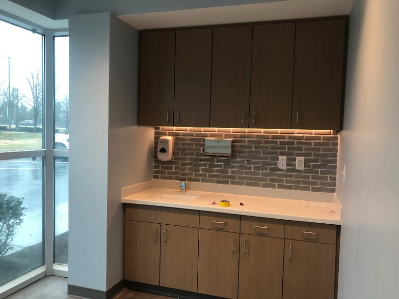 More Photos Of 370 E Main St, Hendersonville General Retail For Sale