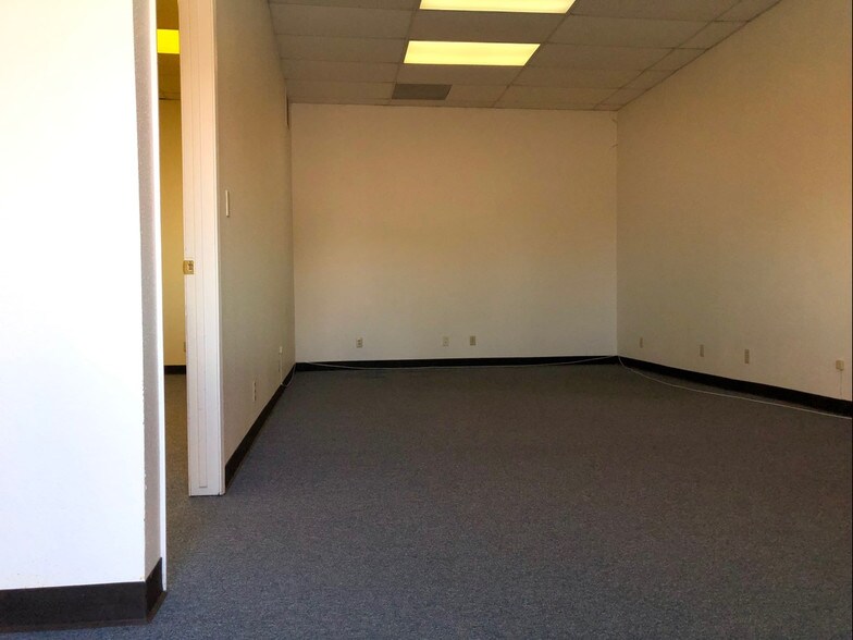 More Photos Of 913 Alene Ave, Ridgecrest Office For Sale