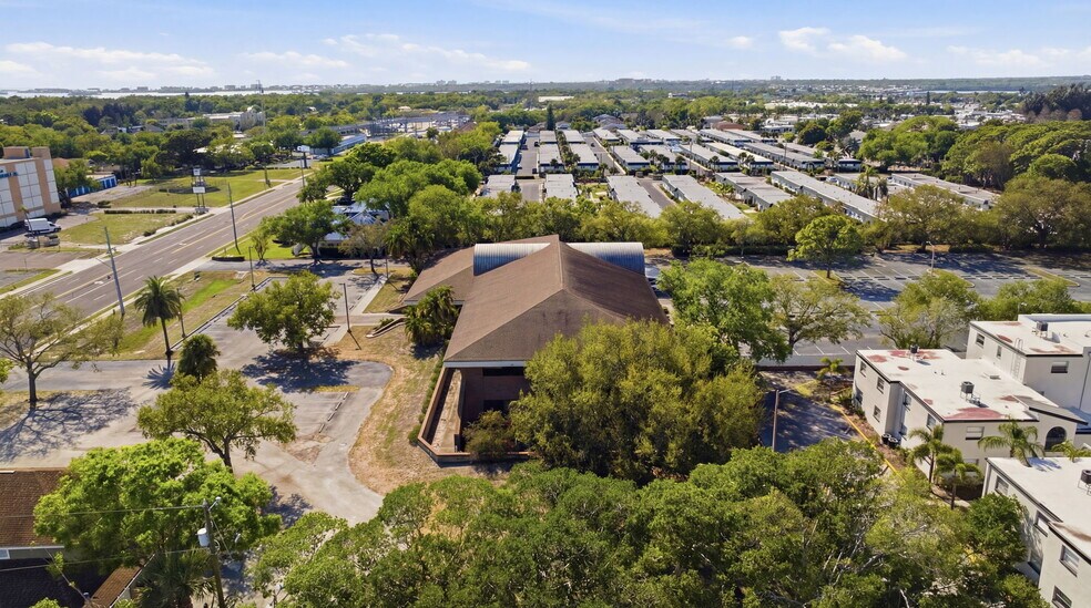 More Photos Of 7655 38th Ave N, Saint Petersburg Office For Sale