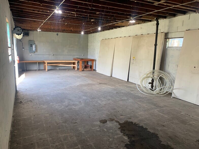 More Photos Of 100 E Saint Louis Ave, East Alton Light Distribution For Lease