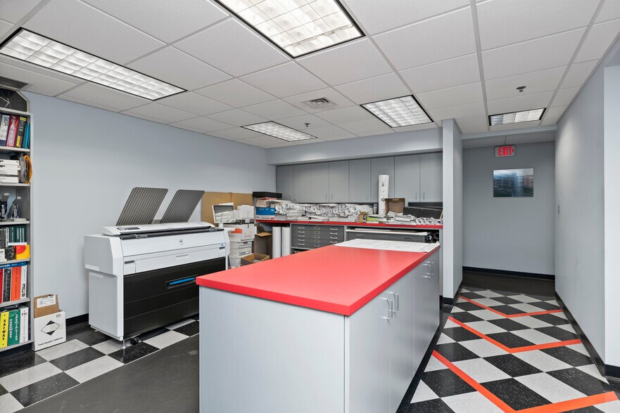 More Photos Of 1514 Commerce Ave, Carlisle Light Distribution For Lease