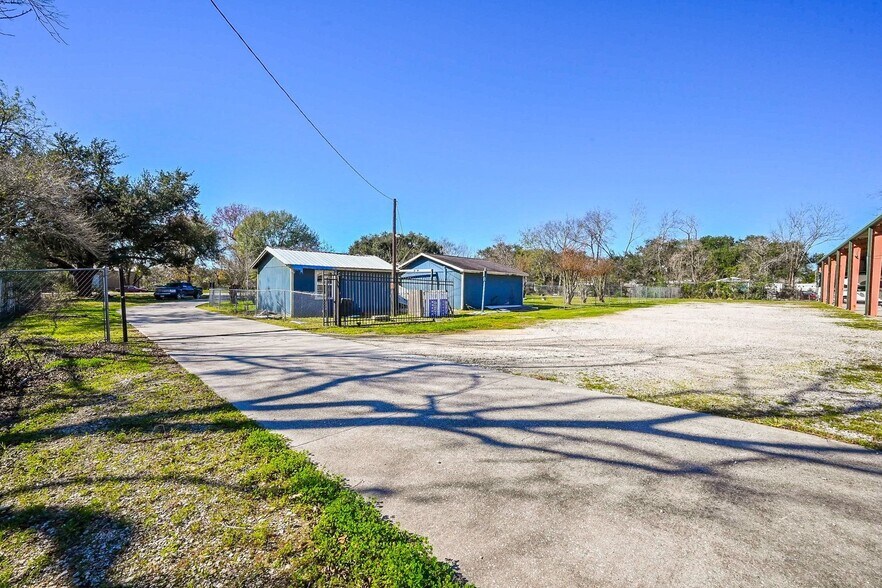 More Photos Of 18910 Carrot St, Spring Trailer Camper Park For Sale