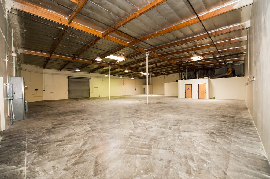 More Photos Of 10291 Trademark St, Rancho Cucamonga Warehouse For Lease